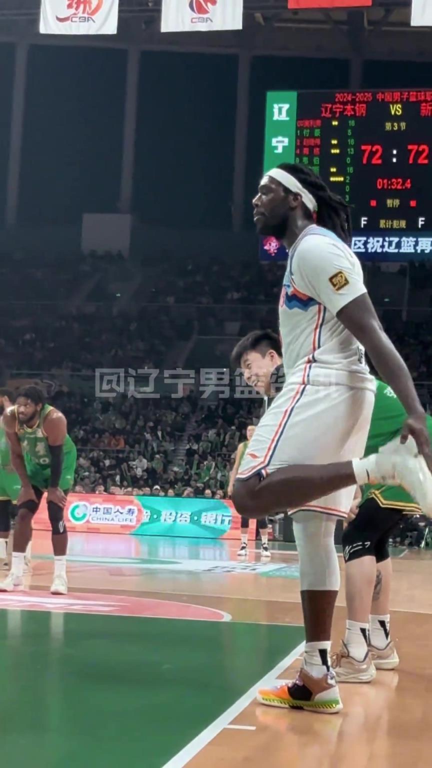 哈雷爾狂噴奧利弗：我會在澳洲干你小子！裁判吹T送他離場