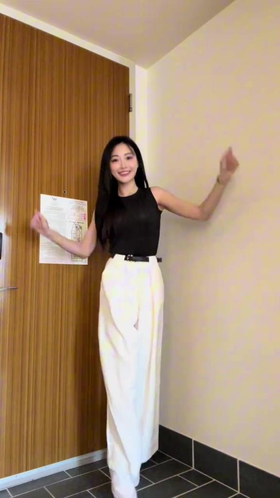 孟超曬自拍：常規(guī)賽正式收官啦，咱們季后賽見(jiàn)啦！