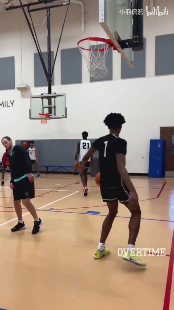 地表最強(qiáng)身體素質(zhì)？阿門扣籃簡(jiǎn)直就像直升機(jī)起飛一樣！