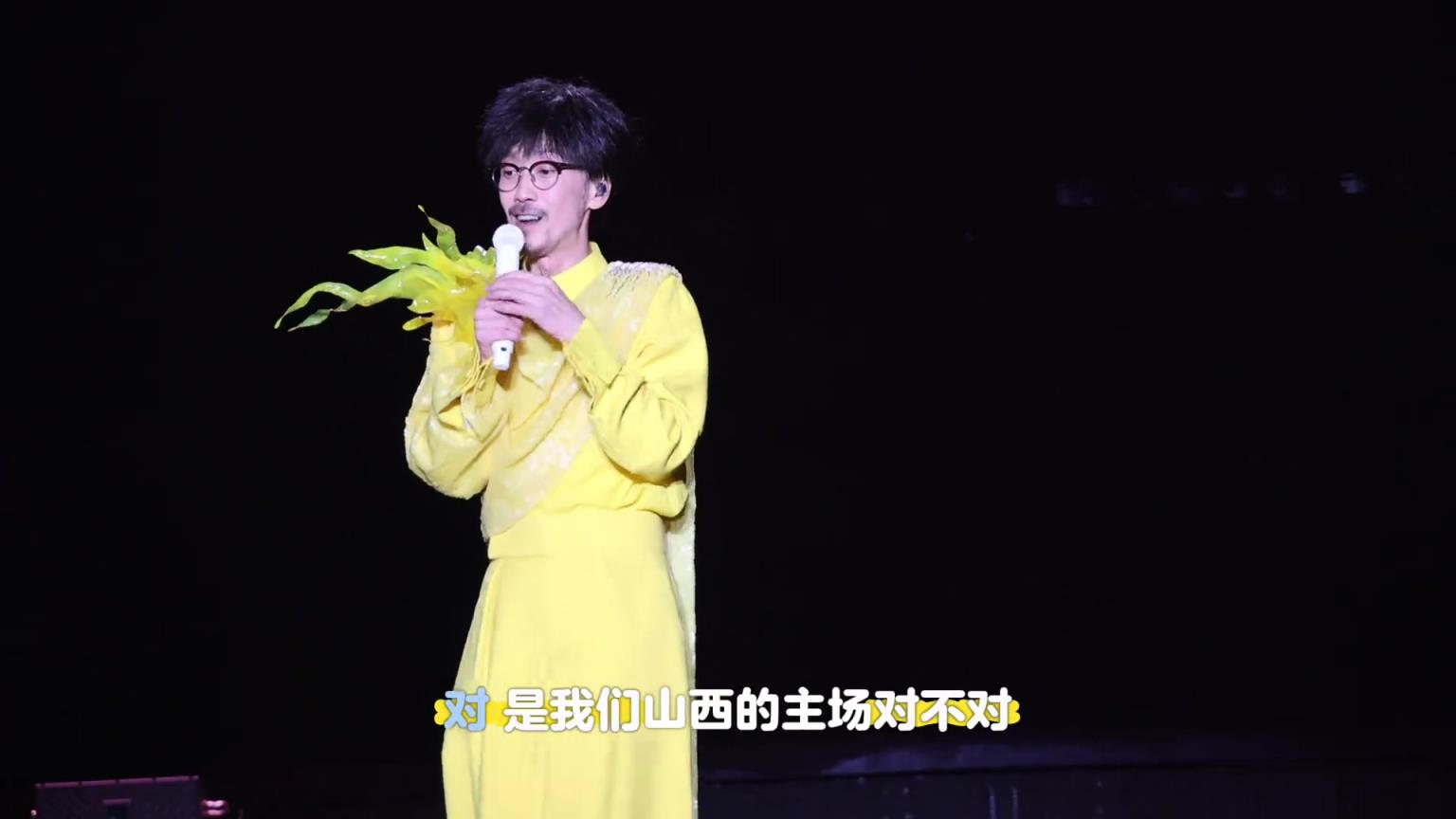 山西鬧他！周傳雄太原演唱會現(xiàn)場帶領(lǐng)歌迷為山西男籃加油助威