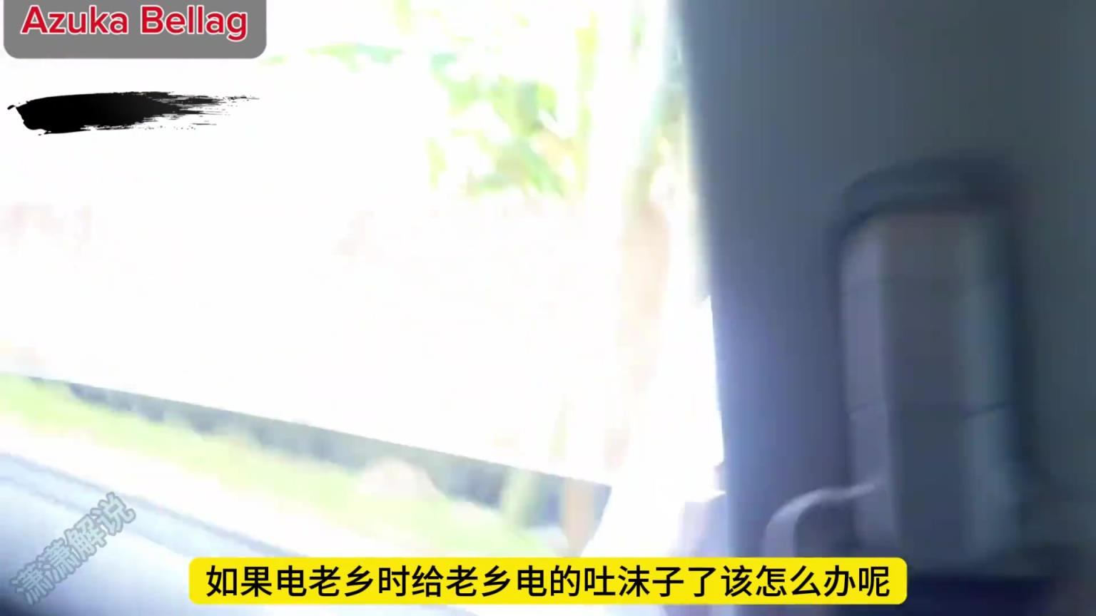 淳樸的阿森納老鄉(xiāng)盯著搶手機，沒料到被黑妹一個電擊棒